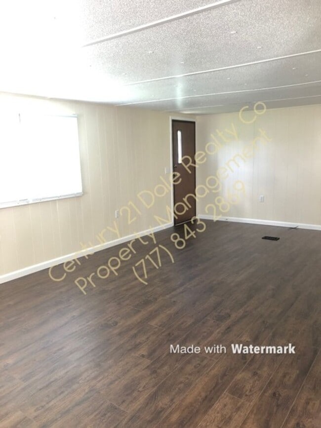 Building Photo - 2 Bedroom Home in Central School with a La...