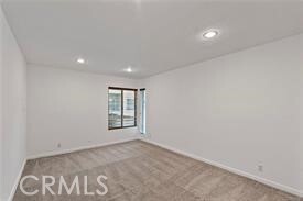 Building Photo - 525 N Sycamore Ave