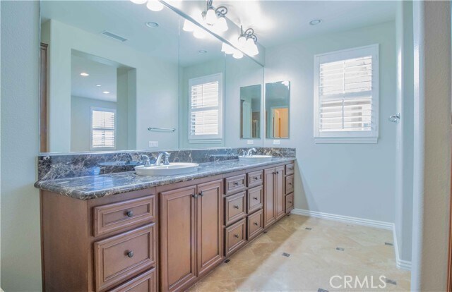 Building Photo - 4684 Luna Ct