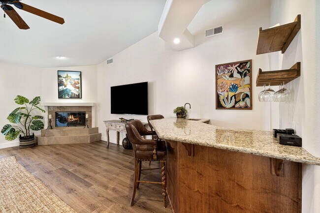 Building Photo - 47210 Heliotrope Dr