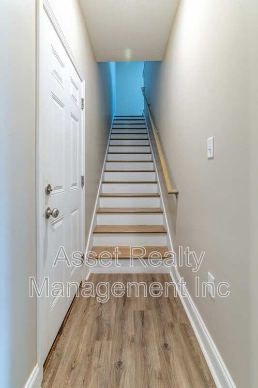Building Photo - 127 Van Gilder Way