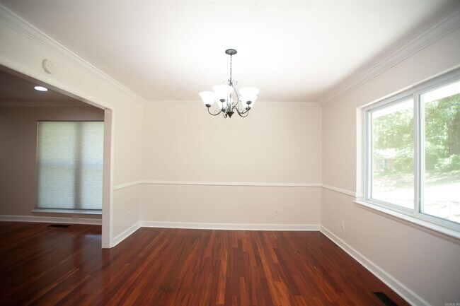 Building Photo - 8607 Linda Ln