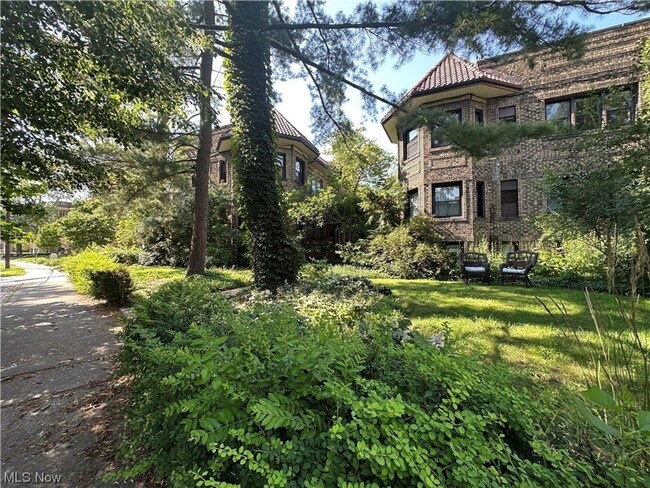 Building Photo - Charming 1-Bedroom Property in Prime Location