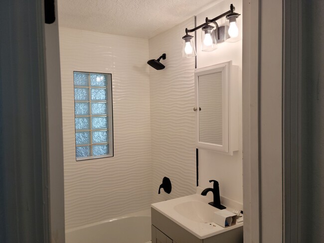 Main Bath - 9 Palmira Rd