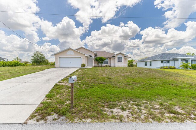 Building Photo - 3303 SW 8th Ct