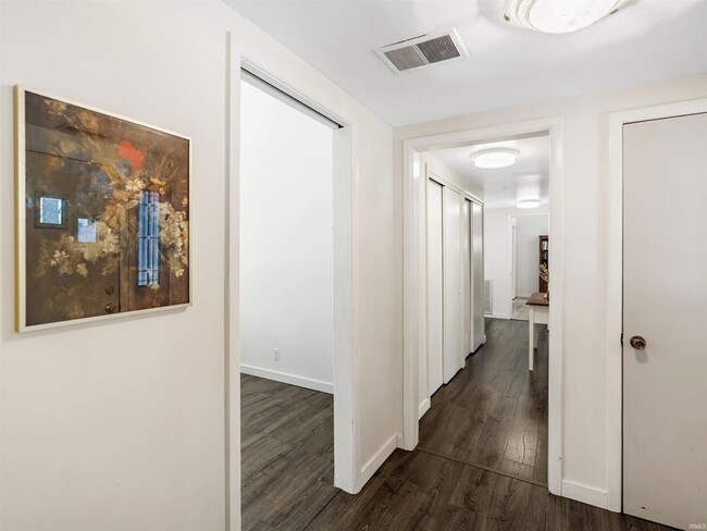 Building Photo - 2924 Santa Rosa Dr