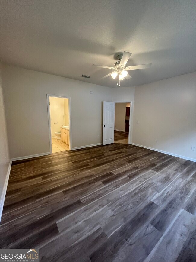 Building Photo - 206 Royal Palms Ave