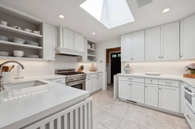 Building Photo - 35 Harris Ln