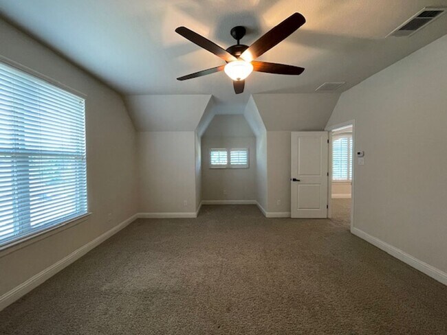 Building Photo - 1605 Le Mans Ln