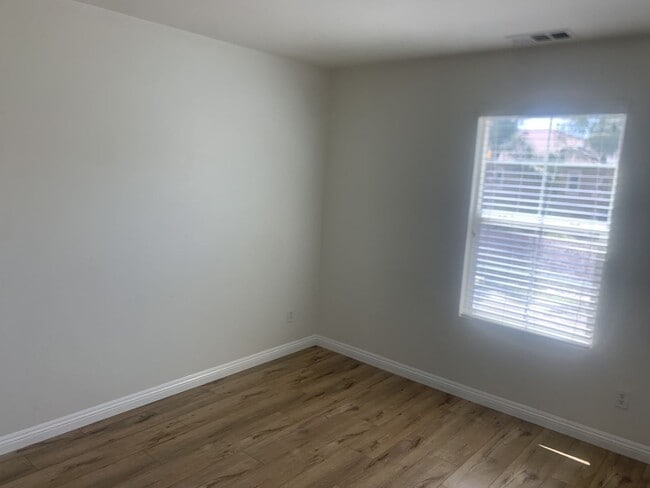 Building Photo - 10958 Clover Cir