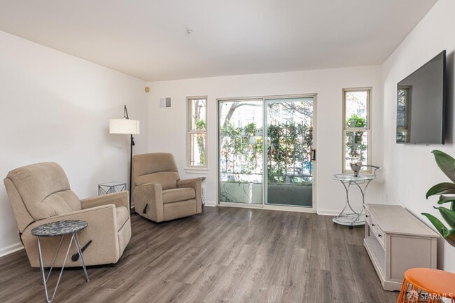 Building Photo - 600 Chestnut St