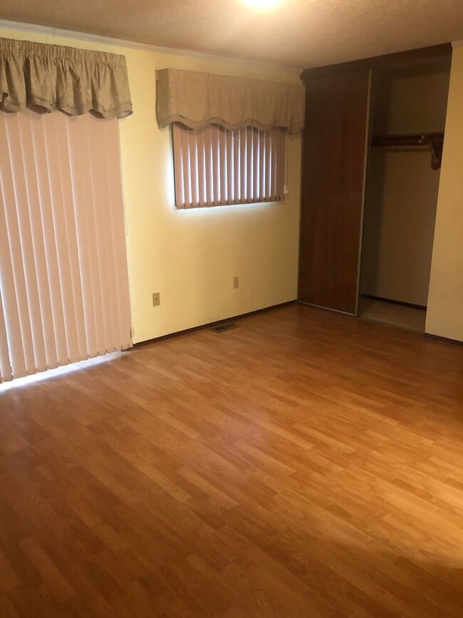 Building Photo - RC05