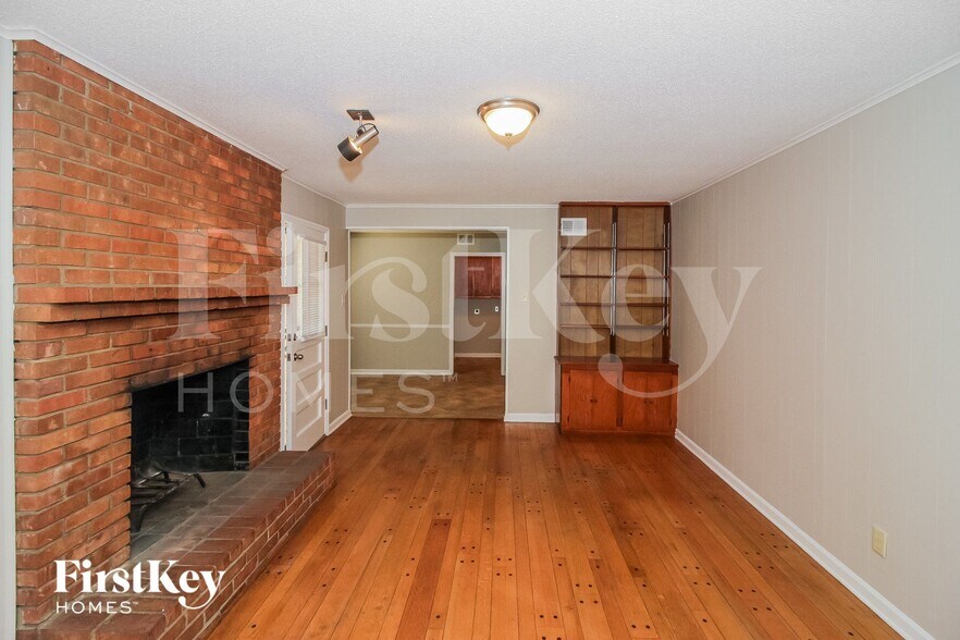 Building Photo - 2693 Satellite St