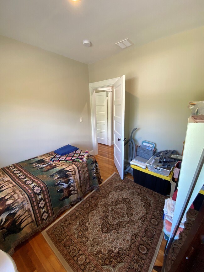 Building Photo - 284 Central St