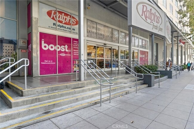 Building Photo - 645 W 9th St