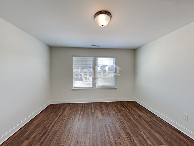 Building Photo - 2409 Garrett Prk Dr