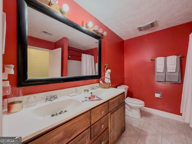 Building Photo - 580 Pineland Cir