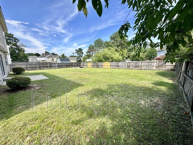 Building Photo - 227 Hardwood Dr