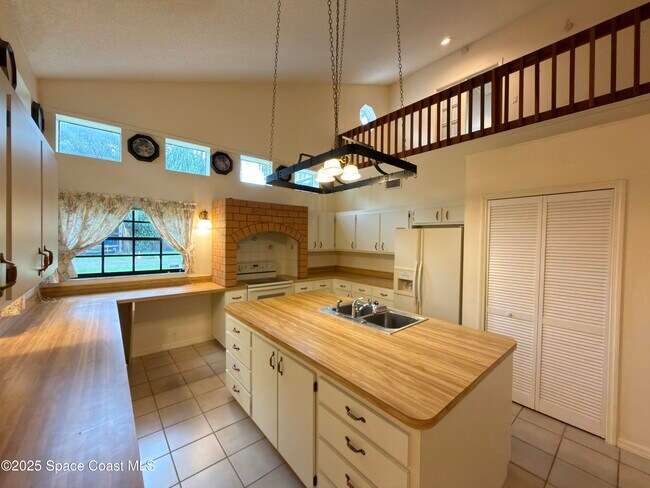 Building Photo - 4120 Ponds Dr