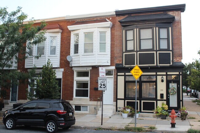 Building Photo - 37 S Ellwood Ave