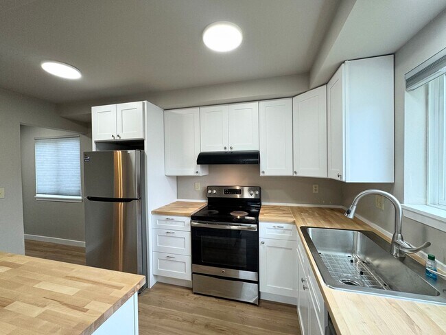 Building Photo - RGL Properties - 9614-9616