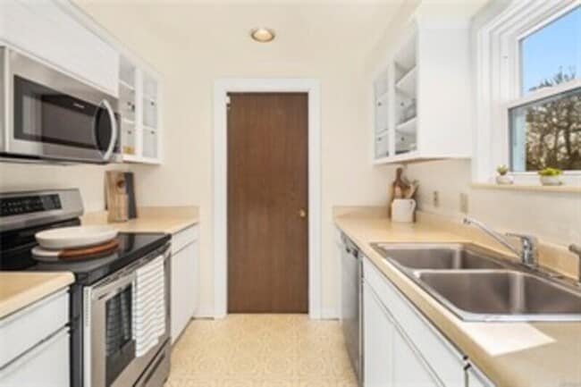 Building Photo - 3247 NE 97th St