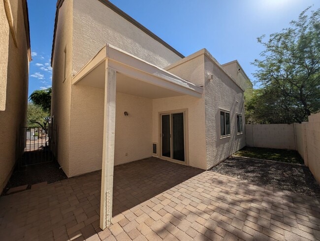 Building Photo - 2 Bedroom Townhome in the Stone Gate Commu...
