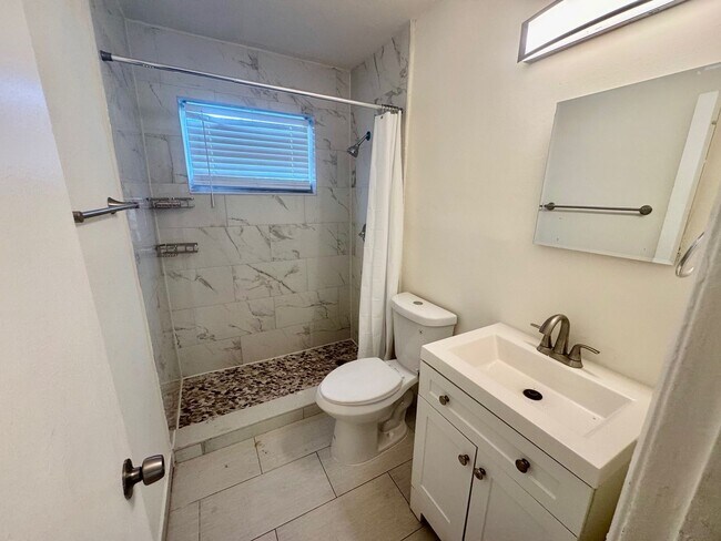 Building Photo - Ventura Blvd FTL 2633-2635