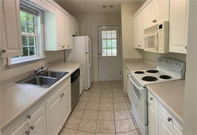 Building Photo - 1437 Alpine Dr