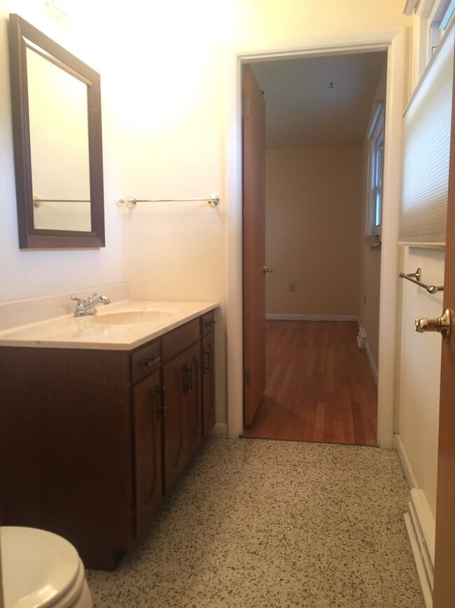 Building Photo - 4 Bedroom/2.5 Bathroom House Across from W...