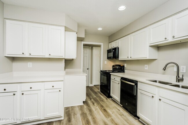 Building Photo - 8501 Shirley Ln