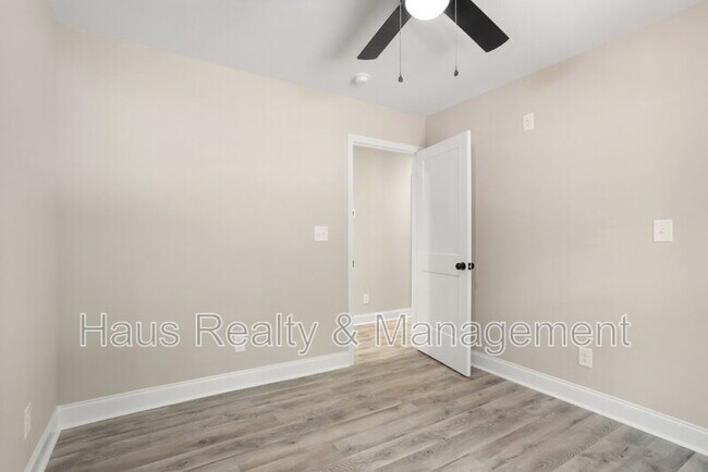 Building Photo - 105 Jay Cir