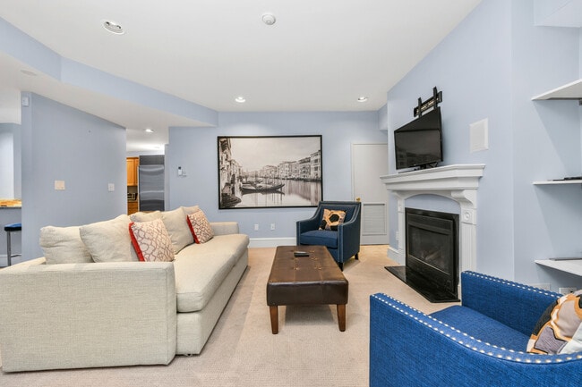 Building Photo - 434 Marlborough St