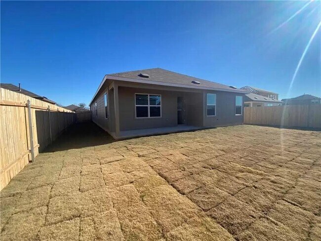 Building Photo - 266 Silver Glen Dr