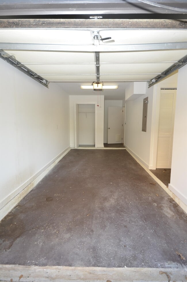 Building Photo - 142 Moreland Ave SE