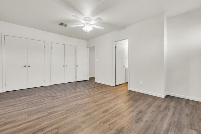 Building Photo - 6 Bedroom! 4 1/2 BATHS!  ASU! Diving Pool! Less than 1 mile to campus