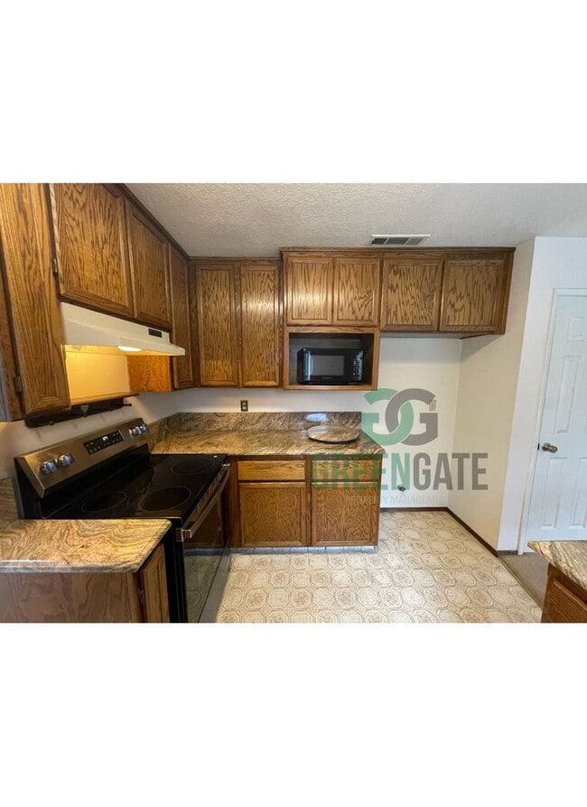 Building Photo - PRICE REDUCED! Beautiful 3 bedroom 2.5 Bath home READY NOW in MODESTO!! With POOL!!