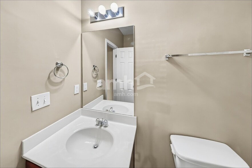 Building Photo - 4975 Hopewell Manor Dr
