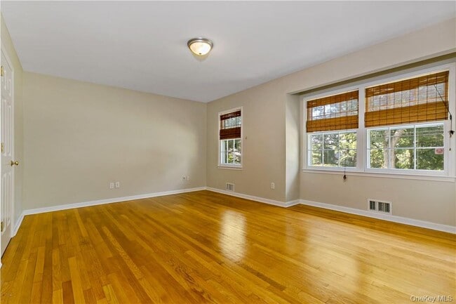 Building Photo - 46 Hemlock Dr