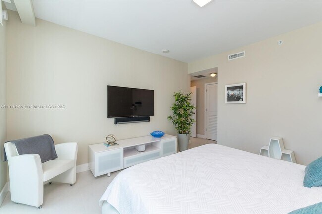 Building Photo - 1080 Brickell Ave