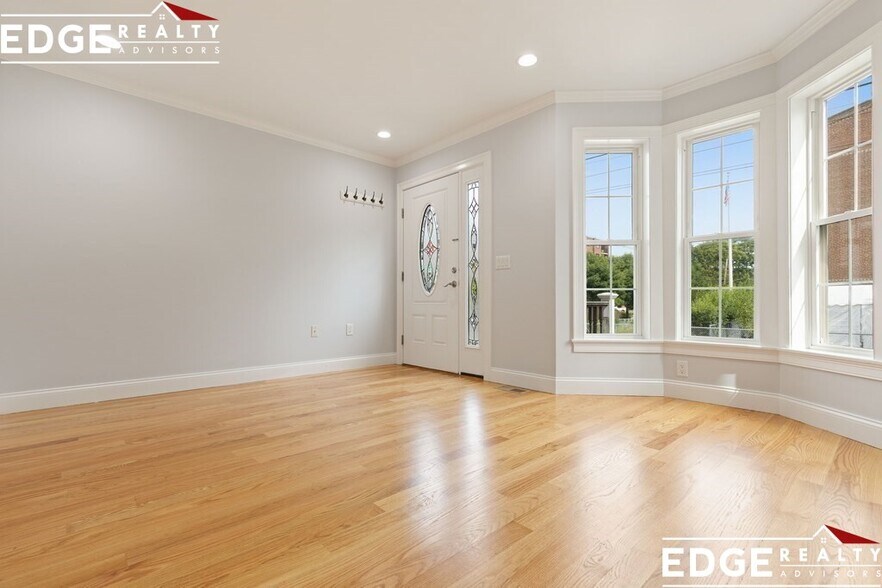 Building Photo - 58 Holton St