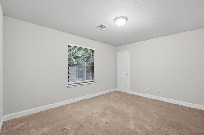 Building Photo - 6011 Truro St