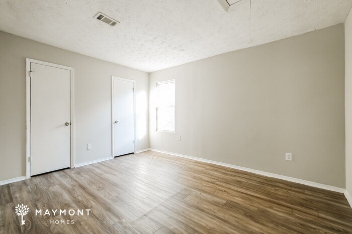 Building Photo - 1127 Mainstreet Valley Dr