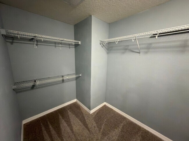 Building Photo - 5-Bed / 4.5 Bath Pool Home Available Now!