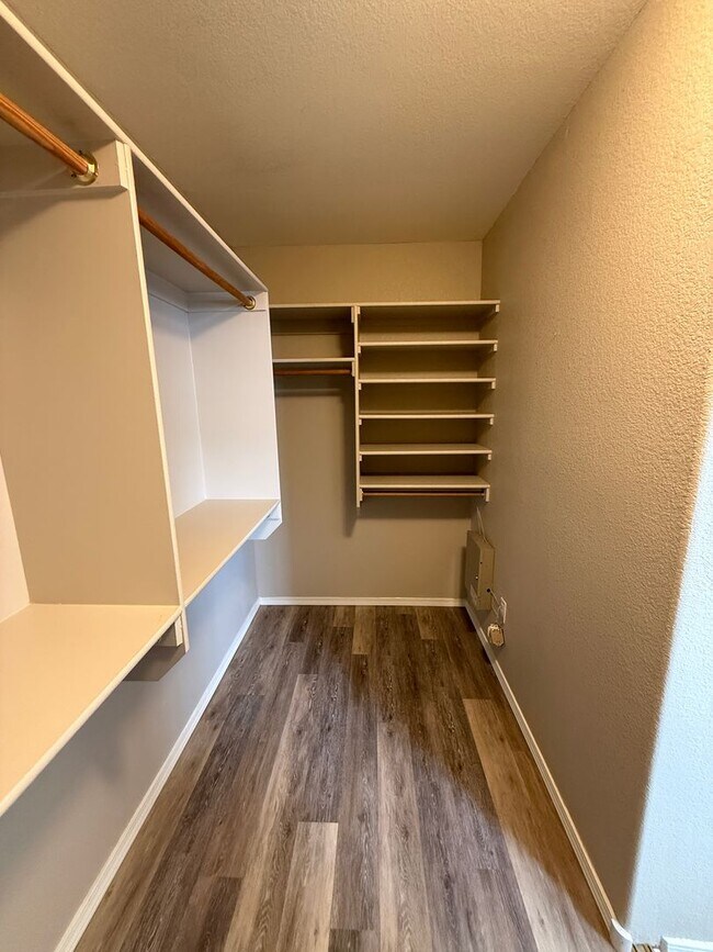 Building Photo - 2526 Tuscan Hills Ln