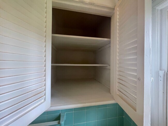 Building Photo - 3 Bedroom House on One Level