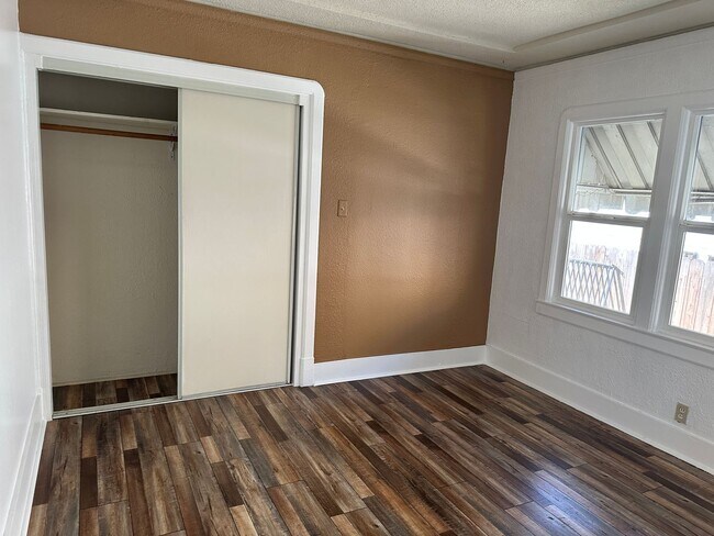 Building Photo - 1920-1920 Crosby Ave