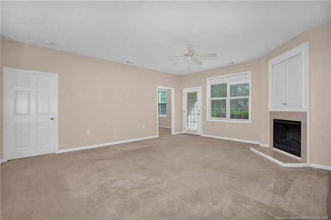 Building Photo - 3BD 2Bath Condo