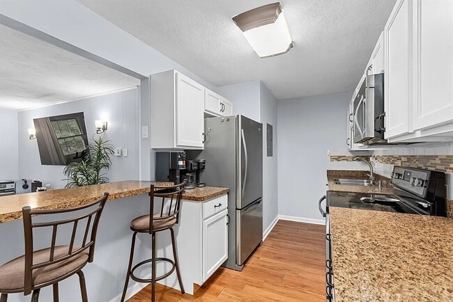 Building Photo - "Charming 1-Bedroom Retreat with Modern Co...