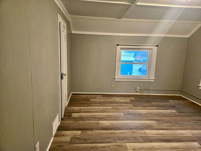 Building Photo - 2nd Floor 1 bedroom Apartment Niles